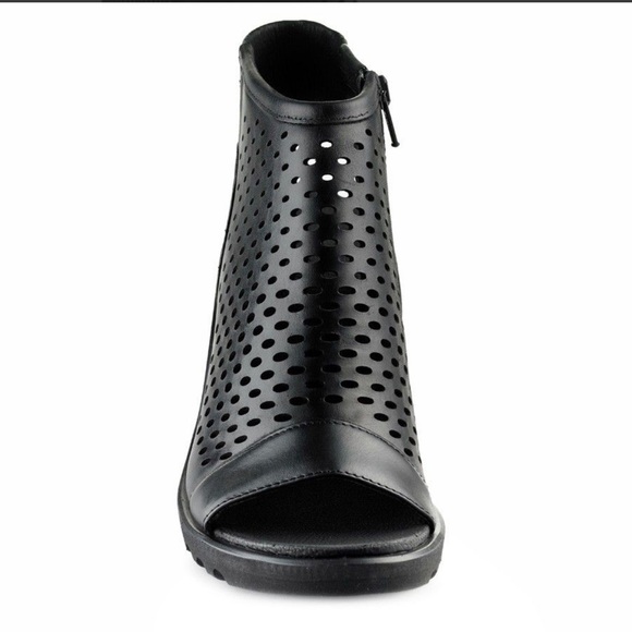 ECCO- FREJA OPEN TOE HOODED WEDGE LEATHER SANDAL BLACK EU SIZE 41 , US 1… - Picture 3 of 8